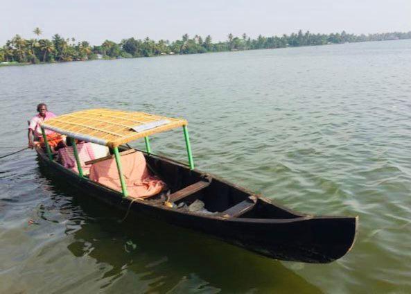 Abru'S Holidays International Travelers Alappuzha Exterior photo