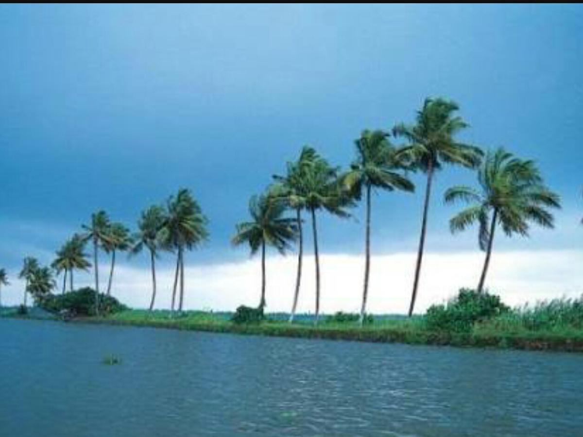 Abru'S Holidays International Travelers Alappuzha Exterior photo