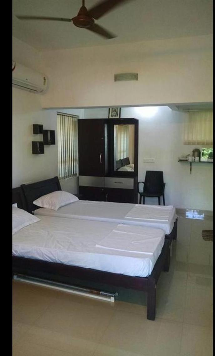 Abru'S Holidays International Travelers Alappuzha Exterior photo